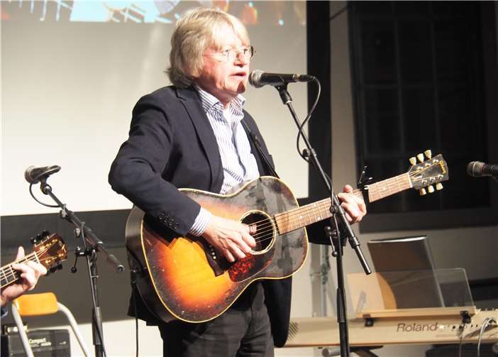 Der Bendorfer Kulturpreisträger Manfred Pohlmannist an zwei Stationen mit musikalischen Weggefährten dabei.