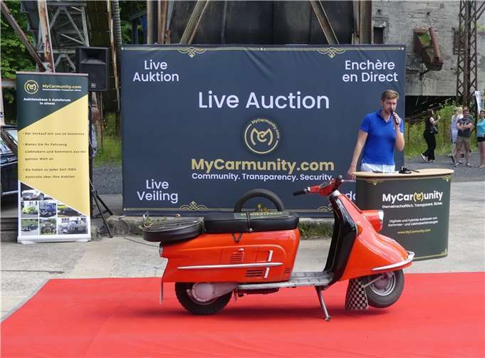 Der Benefiz-Heinkel-Roller wurde für 2000 Euro versteigert.