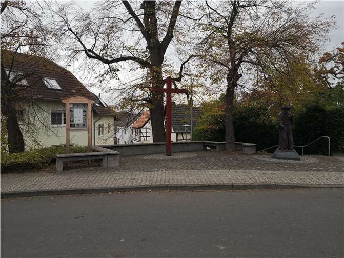 Der Bereich rund um das Lindenkreuz wurde auf Vordermann gebracht.