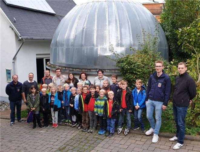 Der Besuch der Sternwarte in Sessenbach anlässlich des Bambini-Tages war für die Feuerwehren aus Nomborn, Nentershausen und Heilberscheid ein voller Erfolg. Foto: VG Montabaur