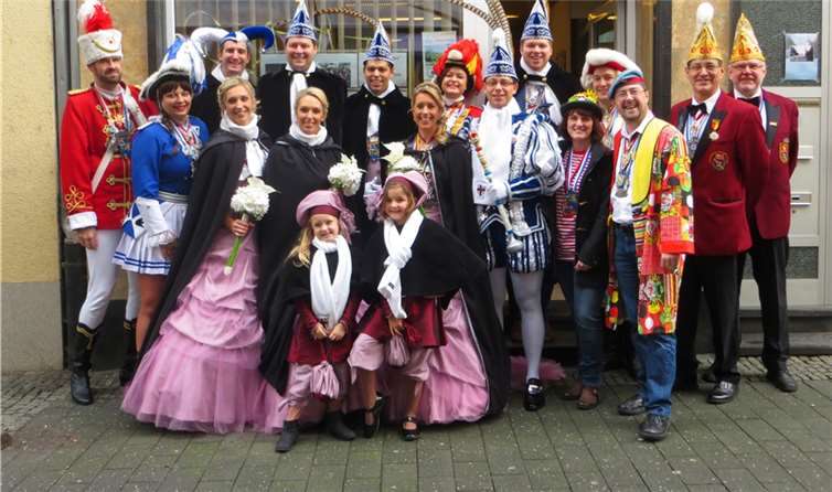 Der Besuch des Andernacher Prinzenpaares, des Hofstaates und des Festausschusses in der „BLICK aktuell“-Geschäftsstelle ist schon 16 Jahren eine gute Tradition.MKA