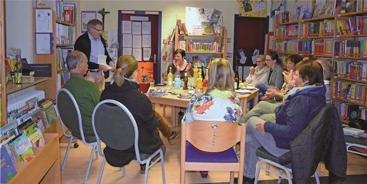 Der Besuch des Autors Herbert Reichelt war eine Überraschung zum Jubiläum des „Treffpunkt Lesefreu(n)de“.privat