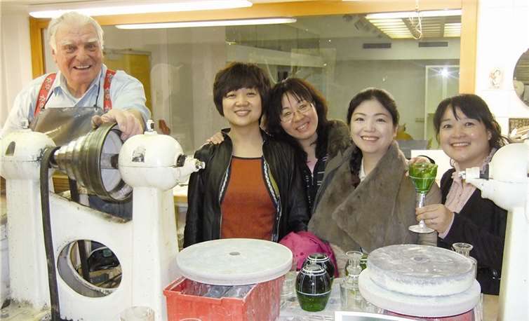 Der Besuch des Rheinbacher Glasmuseums war für viele der Gäste ein Höherpunkt ihres Aufenthalts in Deutschland.