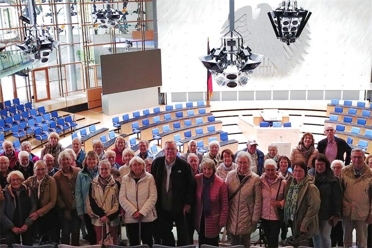 Der Besuch des alten Plenarsaals des Bundestages in Bonn gehörte zum Programm der Senioren-Union Andernach