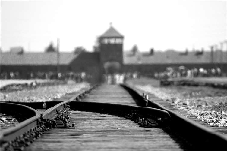 Der Besuch einer KZ-Gedenkstätte steht bei vielen Schulen auf dem Programm.  Foto: pixabay.com