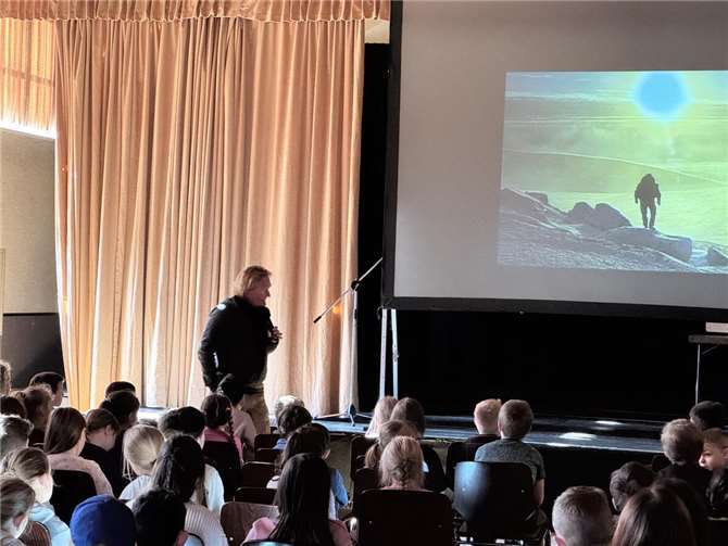 Der Besuch von Andreas Kieling wird der Schulgemeinschaft sicher noch lange in guter Erinnerung bleiben.  Foto:privat