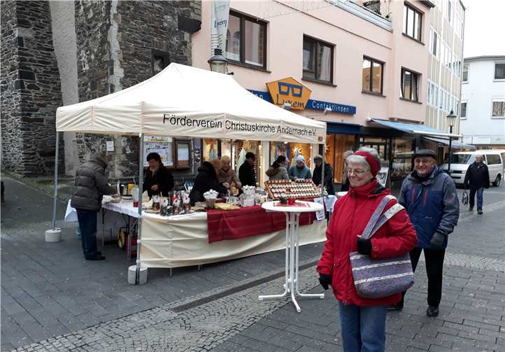 Der Besucherstrom hielt sich zwar in Grenzen, aber am Ende war der Förderverein mit dem Umsatz zufrieden.privat