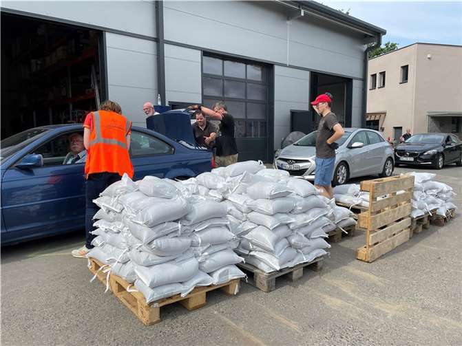 „Sandsackausgabetag“ geplant Der Betriebshof der Stadt gibt am 9. Juni in der Zeit von 7 bis 20 Uhr auf dem Parkplatz neben der KiTa Rappelkiste an der St-Pius-Straße an alle Einwohnerinnen und Einwohner der Stadt bis zu zehn gefüllte Sandsäcke aus. Zuletzt fand die Ausgabe auf dem Gelände des Betriebshof statt. Foto:ROB