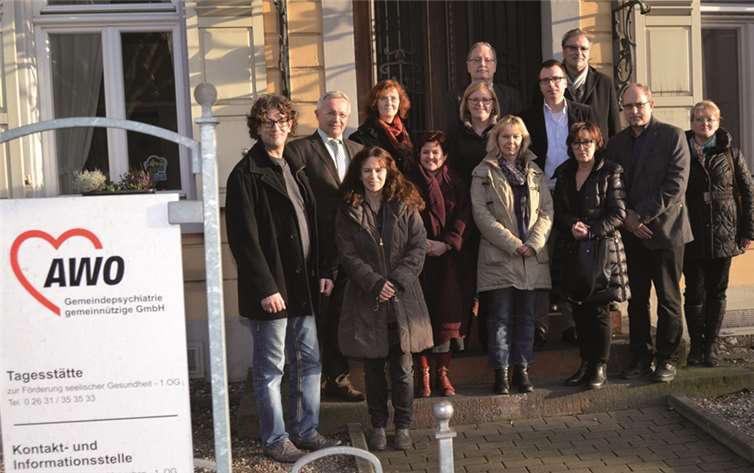 Der Betriebtsbeirat mit dem 1. Kreisbeigeordneten Achim Hallerbach (2.v.l.), dem Leiter Jochen Blumenthal (5.v.r.), Psychiatriekoordinator Dr. Ulrich Kettler (2.v.r.), Vertreterin für Demenzkranke Marion Schreiber (3.v.l.) und Vertreter der Selbsthilfe NEKIS Jens Arbeiter (1.v.l.).Privat