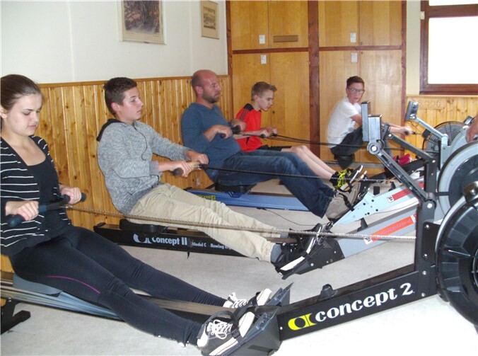 Der Bewegungsablauf beim Rudern wird zuerst an den Ergometern im Bootshaus geschult. Ruderverein Bad Ems e.V.