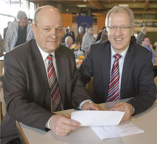 Der Bezirksvorsitzende Dr. Adolf Weiland , MdL (li.) und Josef Dötsch, MdL setzen sich seit Jahren gemeinsam im Kampf gegen den Bahnlärm ein. privat