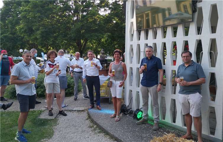 „Der Biergarten vor den Römer-Thermen ist eine tolle Idee und trägt zur Attraktivität der Thermen bei“, freut sich die CDU Fraktionsvorsitzende im Stadtrat, Beate Deres.Foto: privat