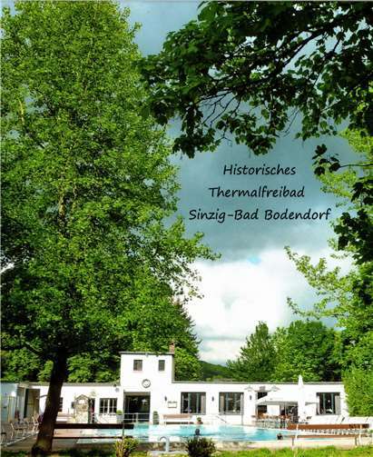 Der Bildband zeigt historische Ansichten des Thermalbads. Foto: BL