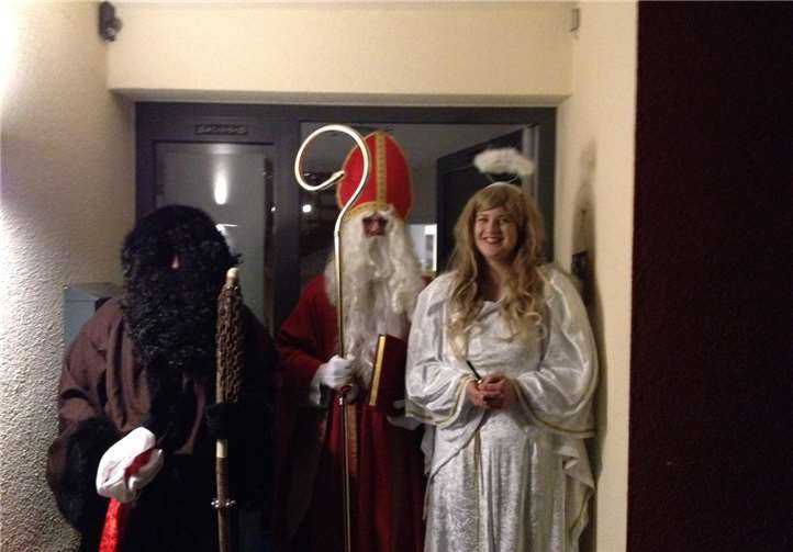 Der Bischof Nikolaus und seine Begleiter unterwegs in eine guten Sache.Foto: Privat