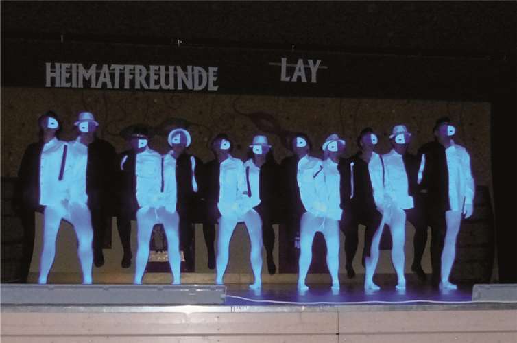 Der „Black & White“-“Strumpfhosen“-Tanz kam super an.