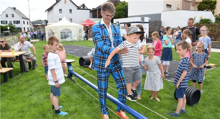 Der Bonefelder Artist und ComedianStephan Prekär bespaßte die Kinder.
