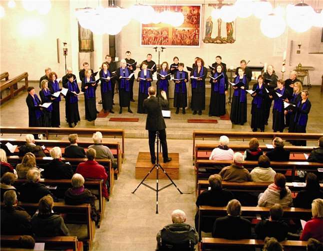 Der Bonner Kammerchor unter der Leitung von Georg Hage begeisterte in der Pfarrkirche St. Maria Rosenkranzkönigin in Berkum.Gemeinde Wachtberg