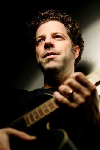 Der Bonner Singer/Songwriter Daniel Bongart wird, gemeinsam mit seiner Band und mit kleinem Besteck, ein intimes Konzert spielen. Foto: privat
