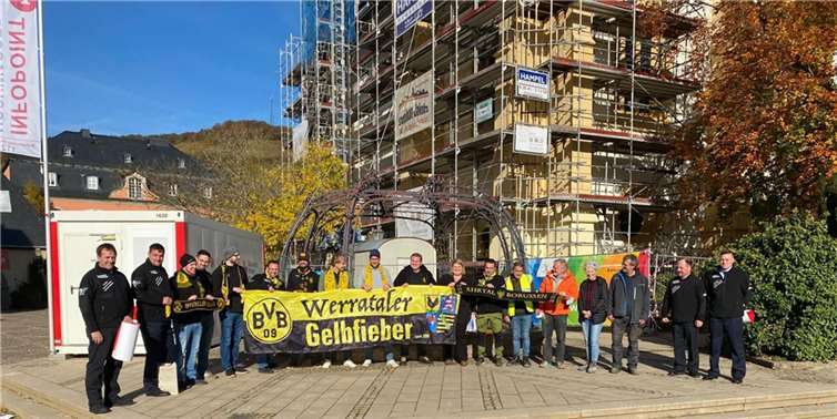 Der Borussia Dortmund Fanclub aus Thüringen sammelte Spenden für Flutgeschädigte im Ahrtal. Fotos: privat