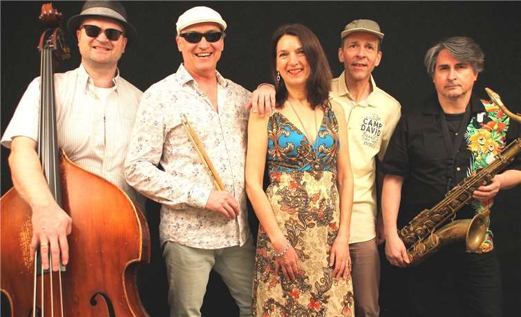 Der „BossaNovaClub“ mit Sängerin Irma Coerschulte.Foto: privat