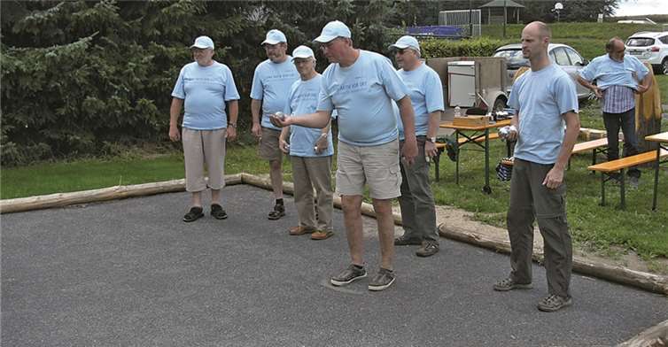 Der Boule-Platz erfreut sich bereits regem Interesse.  Privat