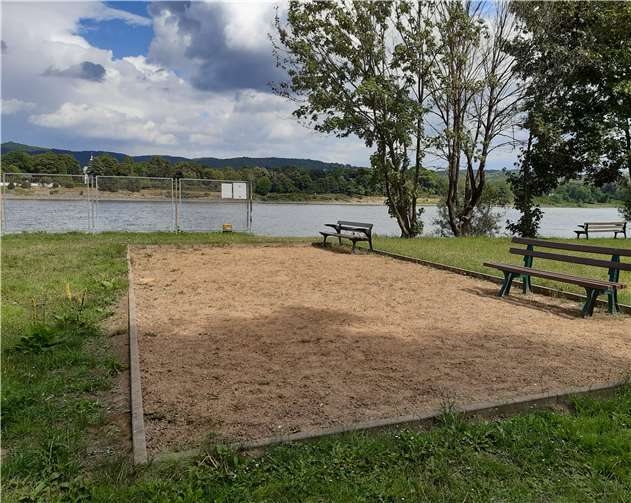 Der Bouleplatz in Rolandseck liegt direkt am Rhein. Foto: privat