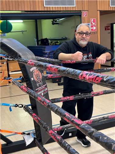 Der Boxring wurde an die Gegebenheiten der Halle angepasst.