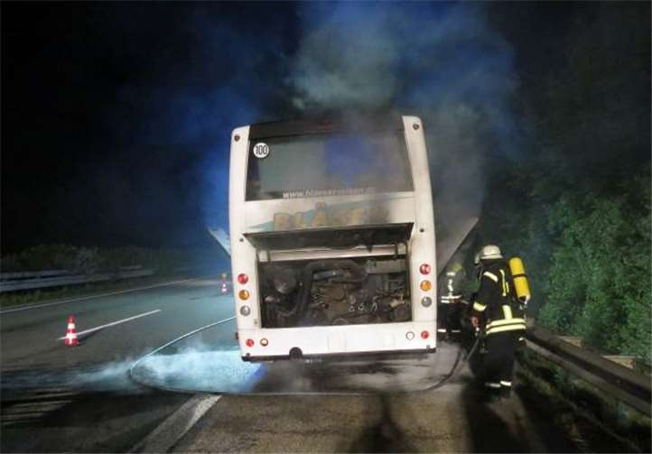 Der Brand war im Heck des Reisebusses ausgebrochen. Foto: Polizei