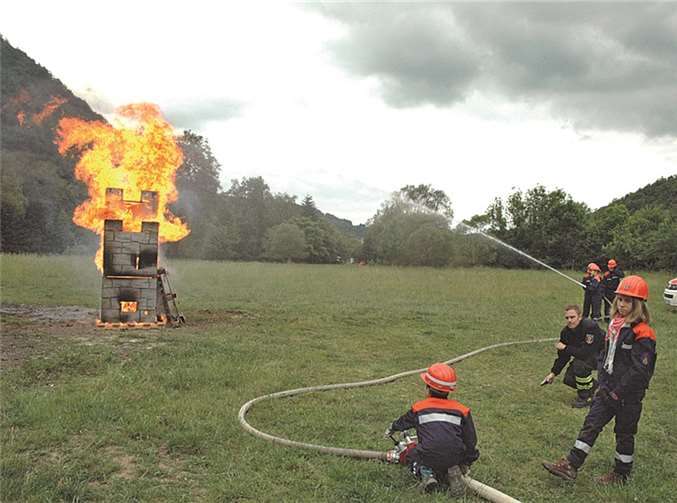 Der Brandherd wurde bekämpft.