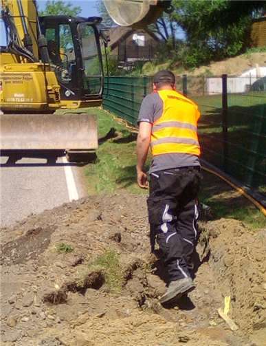 Der Breitbandausbau der Telekom im Landkreis Neuwied läuft auf Hochtouren. Im fünften Ausbaugebiet wurden durch die bauausführende Firma im Bereich Krumscheid/Altenhofen diverse Munitionsreste gefunden.Privat