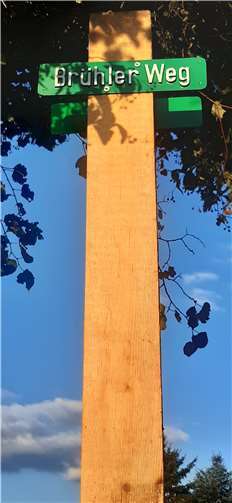 Der „Brühler Weg“ hat nichts mit Brühl zu tun - der heißt auf den alten Karten „Bröhler“ Weg, das bedeutet „schlechter Boden“.