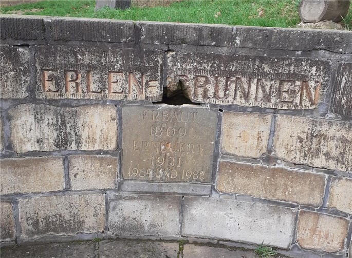 Der Brunnen ist beschädigt und das nicht erst seit gestern.  Foto: privat