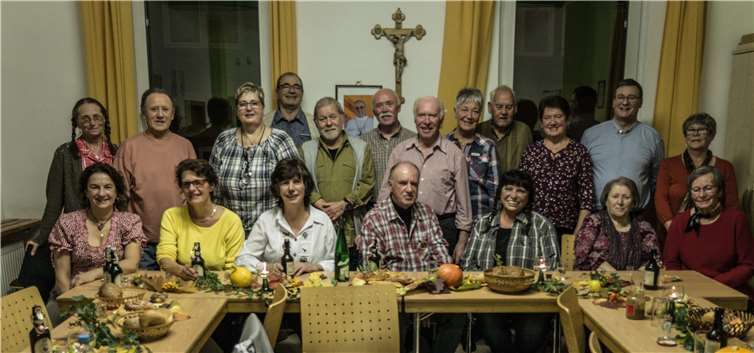 Der Bruttiger Pfarrsaal wurde umfunktioniert in einen wunderschön herbstlich dekorierten Festraum. Foto: privat