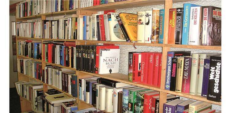 Der Bücherbasar geht weiter.privat