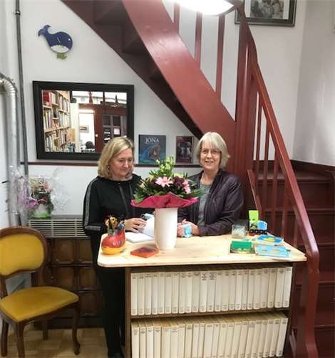 Der Büchermarkt im Kleinen Kleine Antiquariat Jona lädt zu einer Ausstellung ein. Fotos: privat