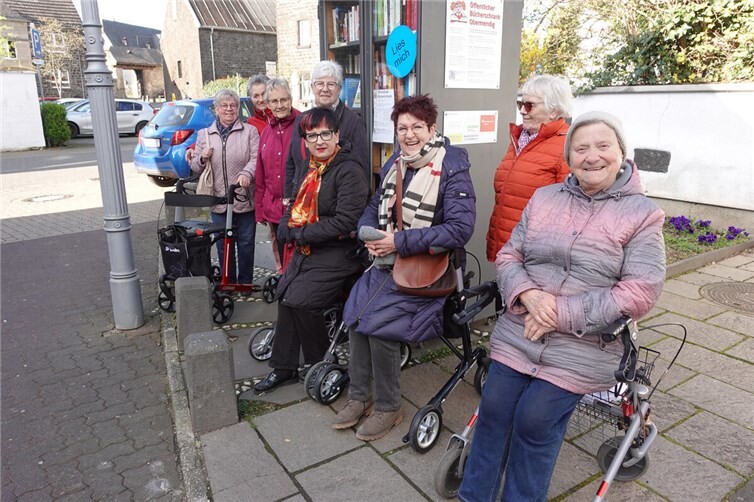 Der Bücherschrank hat sich auch zu einem Treffpunkt entwickelt.Foto: Karl Gunkel