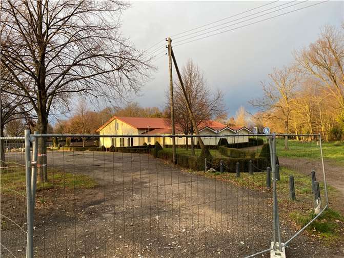 Der Bürgerantrag des Dorfhausvereins Miel, den Parkplatz vor dem Dorfhaus und Friedhof in Miel zu sanieren hat der CDU-Ortsverband Miel von Anfang an aktiv unterstützt.Foto: privat