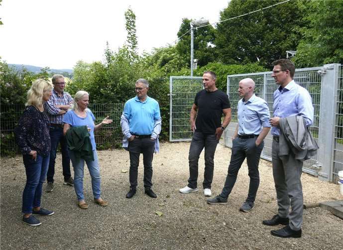 Verbandsgemeinde Pellenz zu Besuch im Tierheim Der Bürgermeister Sebastian Busch sowie Mitglieder des Gemeinderates und der Verwaltung der Verbandsgemeinde Pellenz besuchten das Tierheim Andernach, um einen Einblick in die vielfältigen Aufgaben der Institution zu gewinnen. Foto: privat