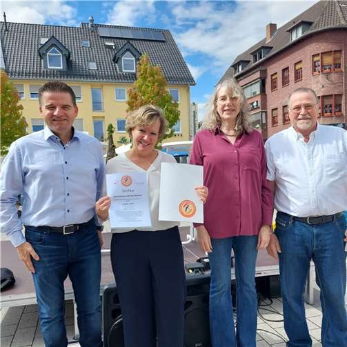 Der Bürgermeister der Stadt Meckenheim Holger Jung, die Leiterin des Cafés Birgit Rieder, die Vorsitzende des Forum Senioren Meckenheim Sabine Mehrholz und der stellvertretende Vorsitzende des Vereins „Wir für Inklusion“ Host Luge (v.l.n.r.).  Foto: privat