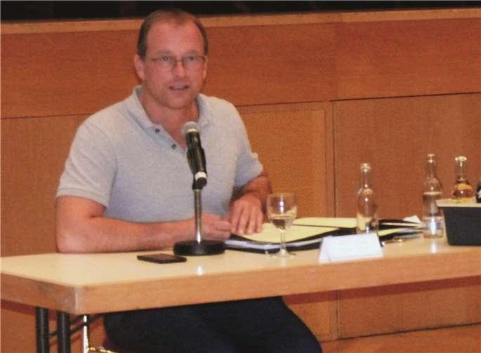Der Bürgermeister der VG-Mendig, Jörg Lempertz eröffnete die VG-Ratssitzung am 16.09.2020. Foto: FRE