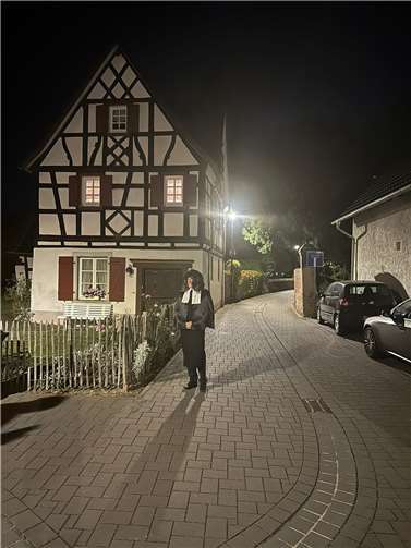 Der Bürgermeister von Unkel, Alfons Mußhoff, als Pfarrer Eschendrender  Foto: GVU