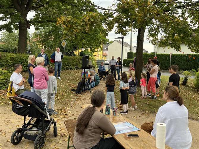 Kreativer Spaß zum Weltkindertag Der Bürgerverein Werthhoven hatte zur Spielplatzparty eingeladen – und zahlreiche Kinder, Eltern und Interessierte kamen, um gemeinsam einen unvergesslichen Nachmittag zu verbringen. Fotos: Bürgerverein Werthhoven 1972 e.V.