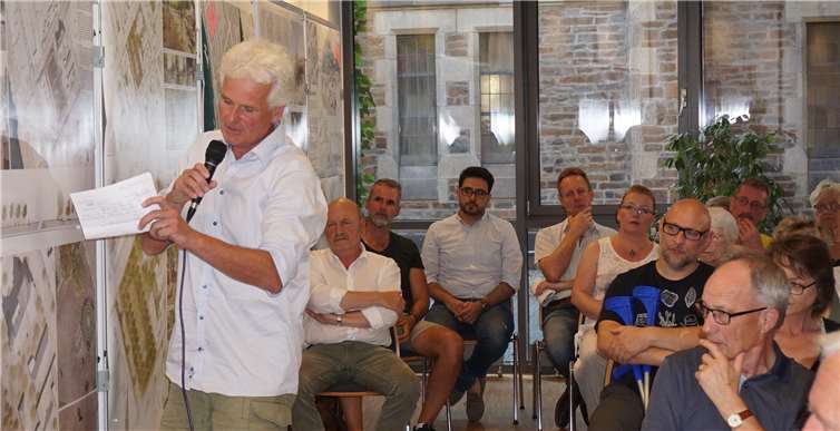 Der Bürgervertreter in der Jury, Hans-Jürgen Schmitz-Rech, hob die Vorzüge des Entwurfs hervor.