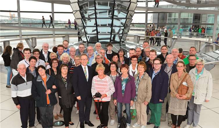 Der Bundestagsabgeordnete Erwin Rüddel nahm sich viel Zeit für die Besucher aus dem Kreis Neuwied. privat