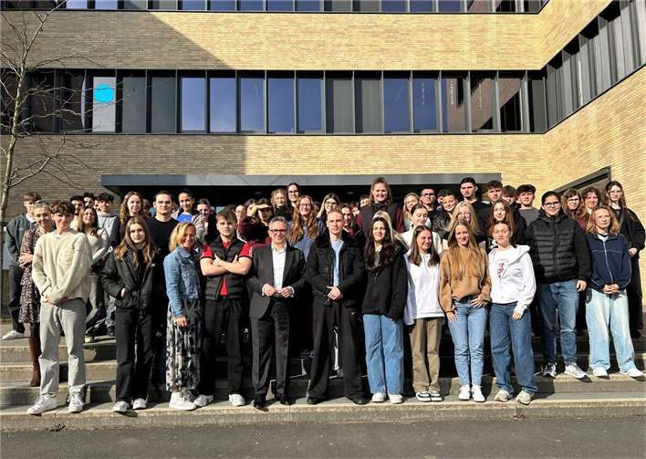 Der Bundestagsabgeordnete Thorsten Rudolph tauschte sich mit Schülerinnen und Schülern der St.-Franziskus-Schule über Politik aus. Foto: Wahlkreisbüro Thorsten Rudolph/Volker Schmidt