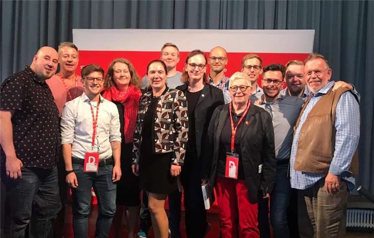 Der Bundesvorstand der SPDQueer mit Christa Dendebach (5. v.l.). Privat