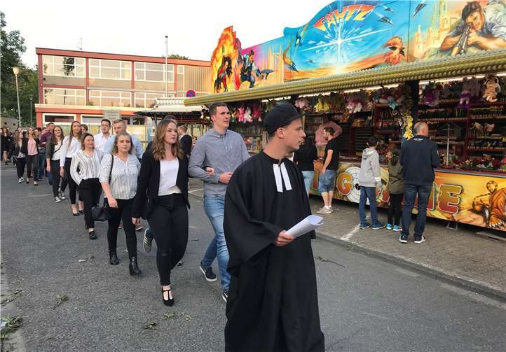 Der Burschenverein Oberbieber hält an der 140 Jahre alten Dorftradition fest. Foto: Burschenverein Oberbieber