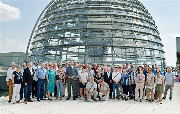 Der CDU-Bundestagsabgeordnete Josef Oster lud eine große Besuchergruppe nach Berlin ein. Bundesregierung / Volker Schneider