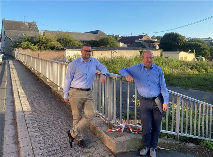 Der CDU-Fraktionsvorsitzende Torsten Welling (l.) und der planungspolitische Sprecher der CDU-Fraktion, Frank Hastenteufel, am Kanalweg.