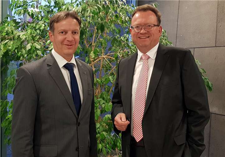 Der CDU-Fraktionsvorsitzende im Kreistag Georg Moesta (rechts) gemeinsam mit dem Sprecher der CDU-Fraktion im Jugendhilfeausschuss Mayen-Koblenz Horst Hohn (links). Foto: privat